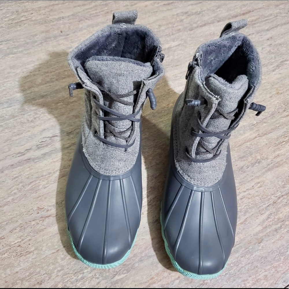 3M Thinsulate boots with faux fur. Brand new